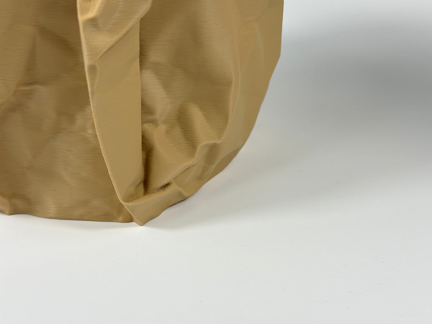 Zerknüllter Papier-Pflanztopf